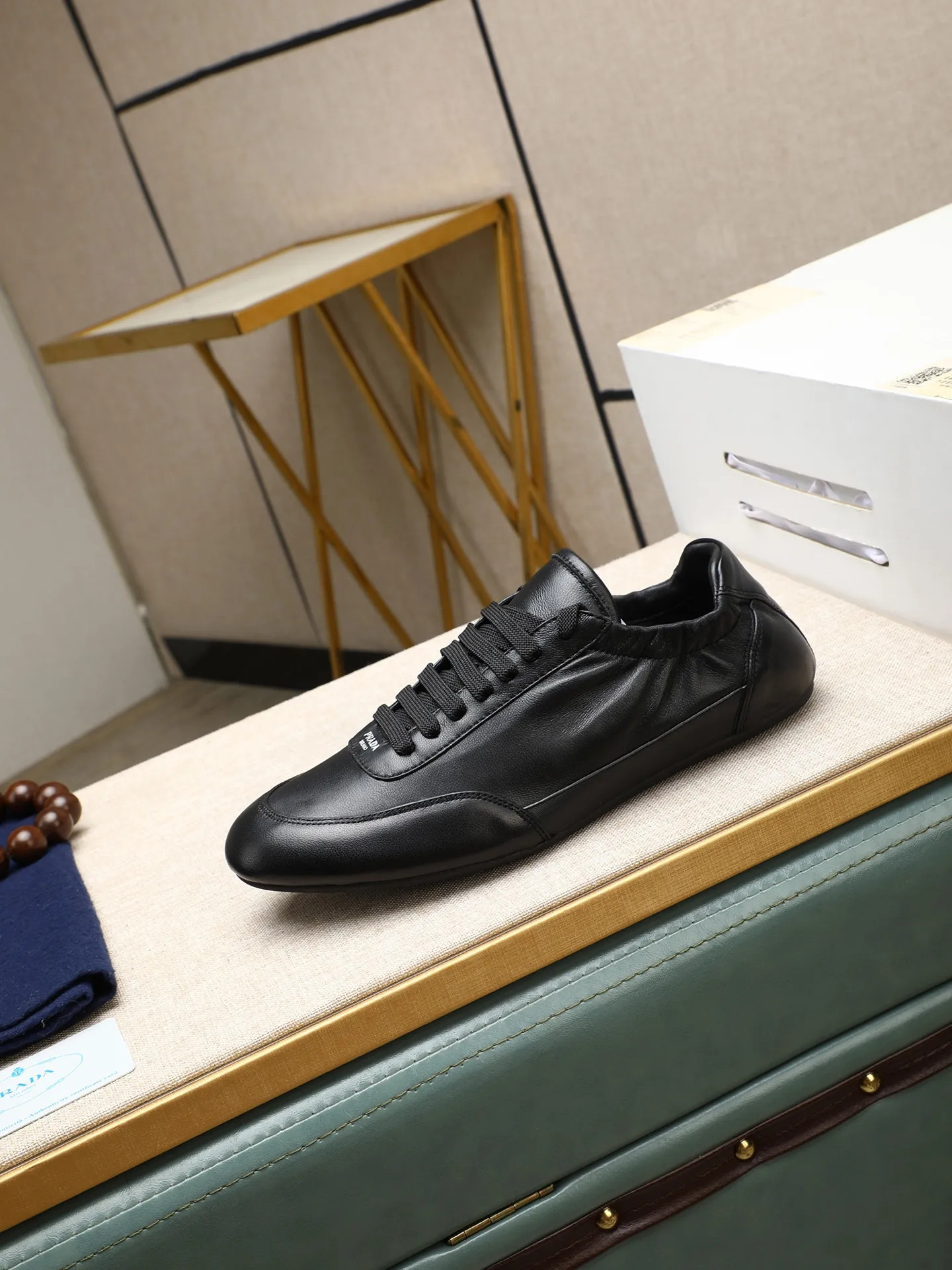 Men's shoes 💰 540 Product trademark: Prada "Prada" original casual shoes Regular size: 38-44 (can be customized to 45) Product materials: Original imported sheepskin upper, original outsole.